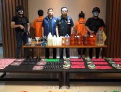 Polda Metro Bekuk Pasangan Kekasih Pengelola Laboratorium Narkoba Jenis Etomidate di Townhouse Mewah Jakarta Barat