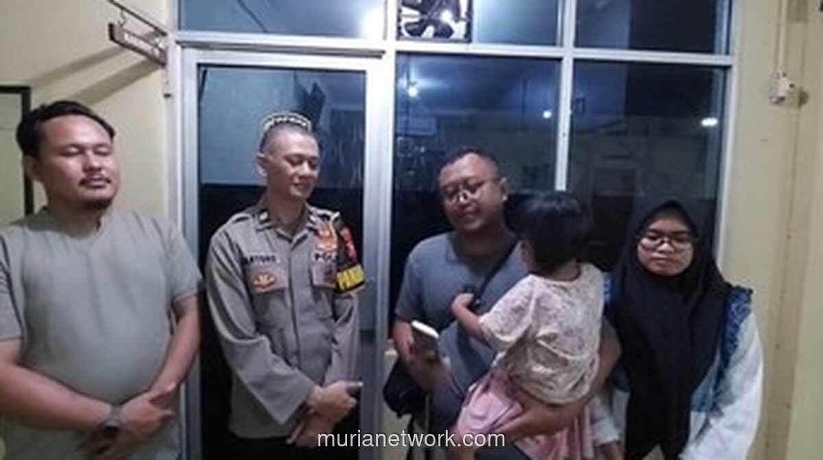 Polisi Temukan dan Kembalikan Ponsel Warga yang Hilang di Kolong Flyover Jakarta Pusat dalam Waktu Kurang dari Satu Jam