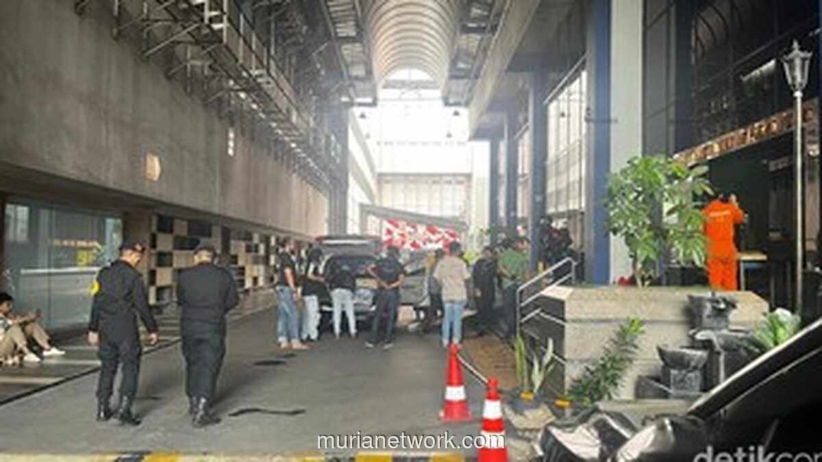 Brimob Kawal Ketat Gedung di Hayam Wuruk, Bareskrim Bongkar Sindikat Judi Online Internasional