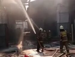 Pendinginan Kebakaran Pabrik Plastik di Cengkareng Masuk Hari Keempat, Damkar Kerahkan Robot