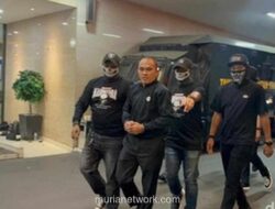 Mantan Kasat Narkoba Polres Kutai Barat Jadi Tersangka, Digiring ke Bareskrim untuk Diperiksa TPPU