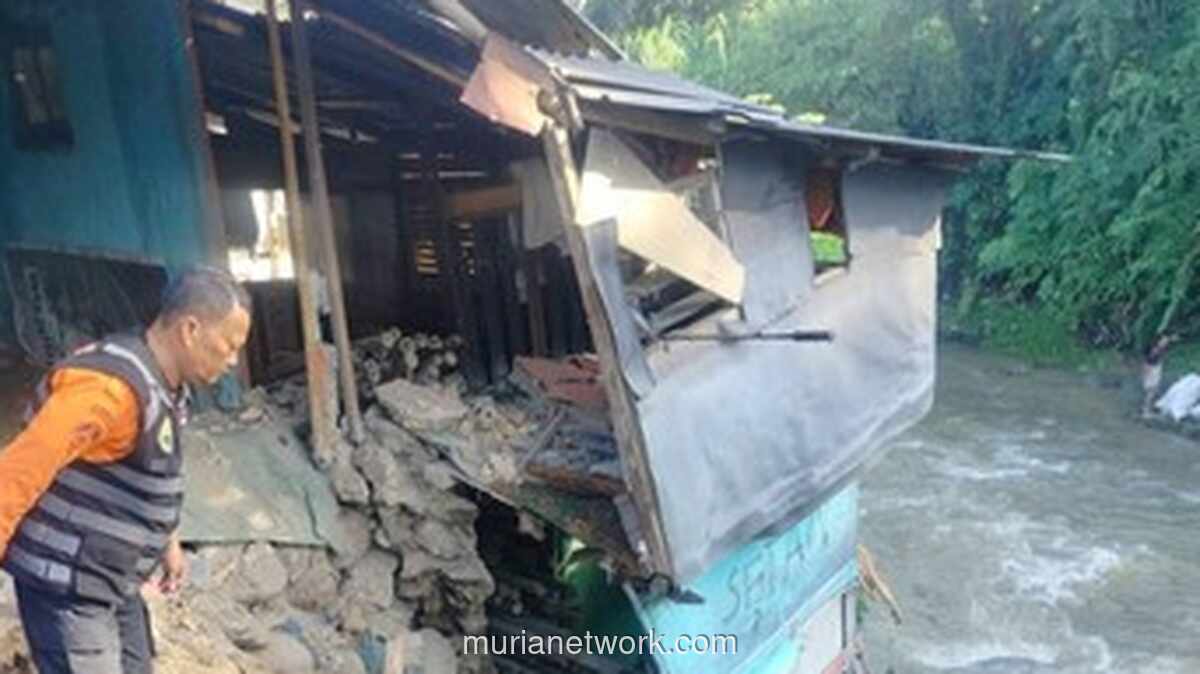 Tebing Longsor di Bogor Barat Timpa Dua Rumah, Tujuh Warga Mengungsi
