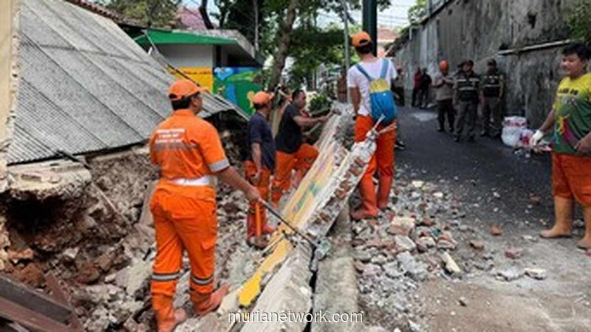 Tembok Belakang SD di Tebet Barat Roboh Akibat Hujan Deras dan Bangunan Tua, Tak Ada Korban Jiwa