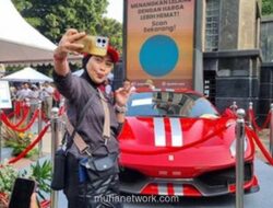 Kejagung Pamerkan Ferrari hingga Tas Mewah Hasil Rampasan di CFD Jakarta, Target Lelang Rp 100 Miliar