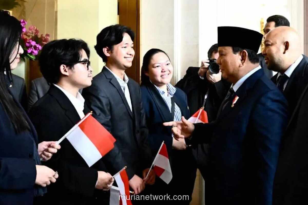 Diaspora Indonesia di Paris Sambut Haru Kedatangan Presiden Prabowo