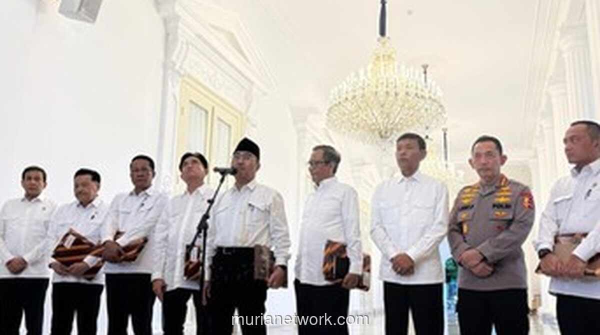 Komisi Reformasi Polri Serahkan 10 Buku Rekomendasi ke Presiden, Usul Revisi UU hingga 2029