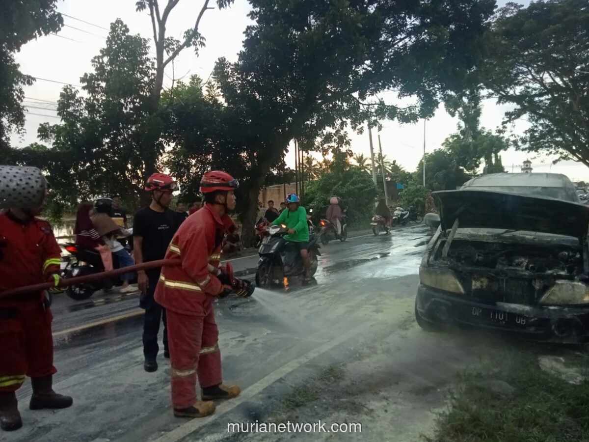 Mobil Kijang Hangus Terbakar di Luwu, Diduga Akibat Korsleting Listrik