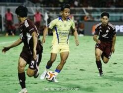 PSM Makassar Kalah dari Persib, Suporter Anarkis Serbu Lapangan dan Targetkan Pemain Tamu