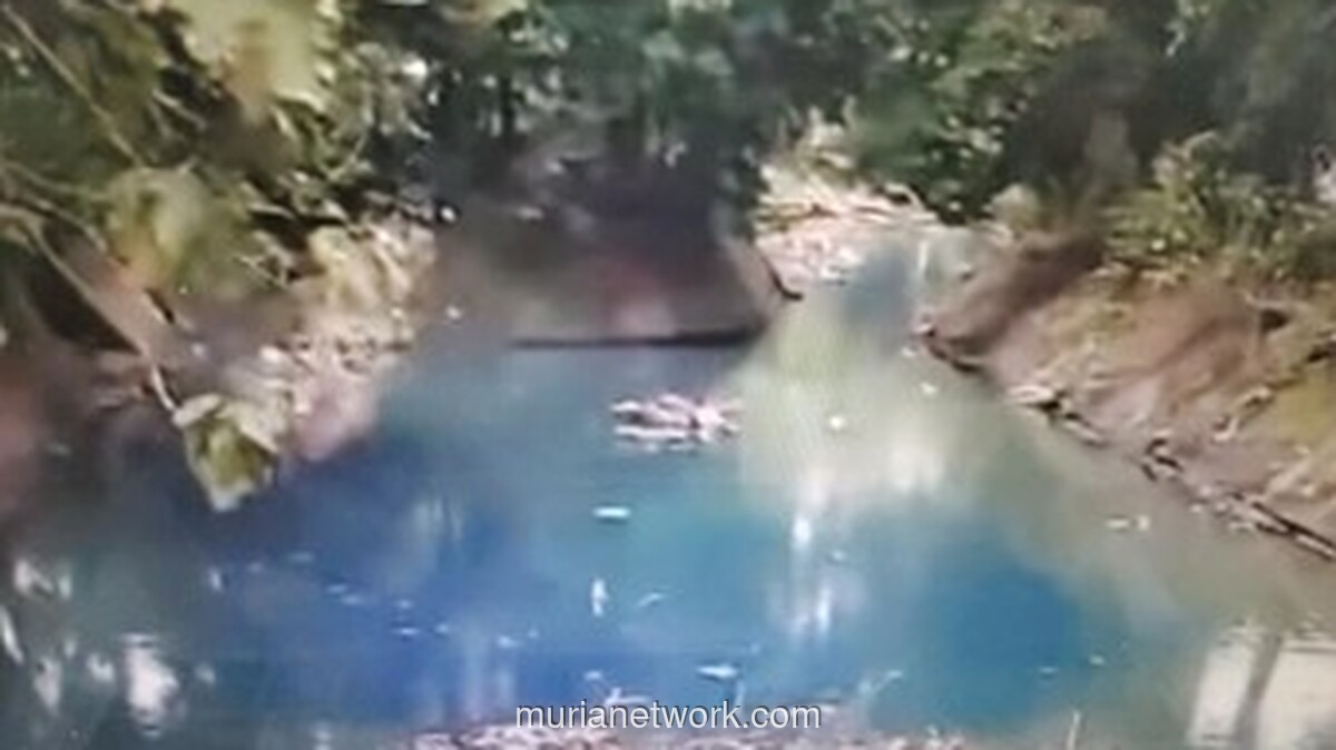 Pemkot Bekasi Usut Tumpahan 20 Liter Cat yang Ubah Warna Kali Rawalumbu Jadi Biru
