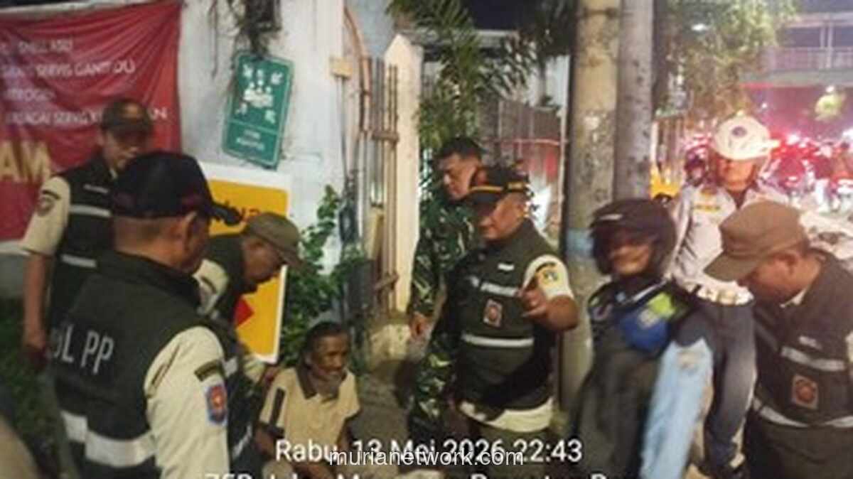 Satpol PP Amankan Delapan Pengemis dan Manusia Gerobak di Trotoar Mampang Prapatan