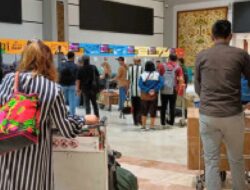 Penumpang Wanita Dibawa ke Pemeriksaan Khusus Bea Cukai karena Bawa Puluhan Kartu Pokemon dari China