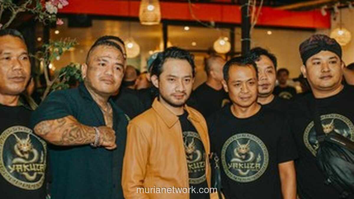 Yakuza Maneges Bantah Pungli, Sebut Tempel Stiker di Lapak PKL Kediri Hanya untuk Silaturahmi