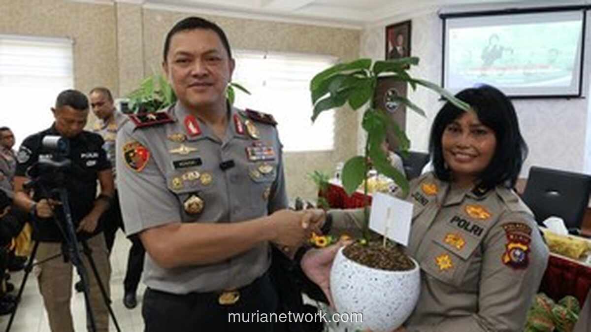 Polda Riau Beri Bibit Pohon sebagai Kado Purnatugas, Tanamkan Kepedulian Lingkungan