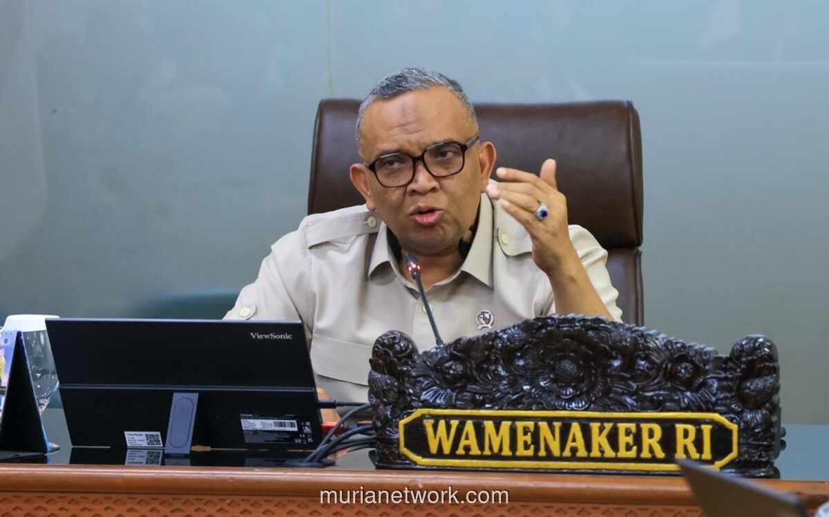 Wamenaker Tegaskan Karyawan yang Masuk Hari Libur Nasional Wajib Dapat Upah Lembur