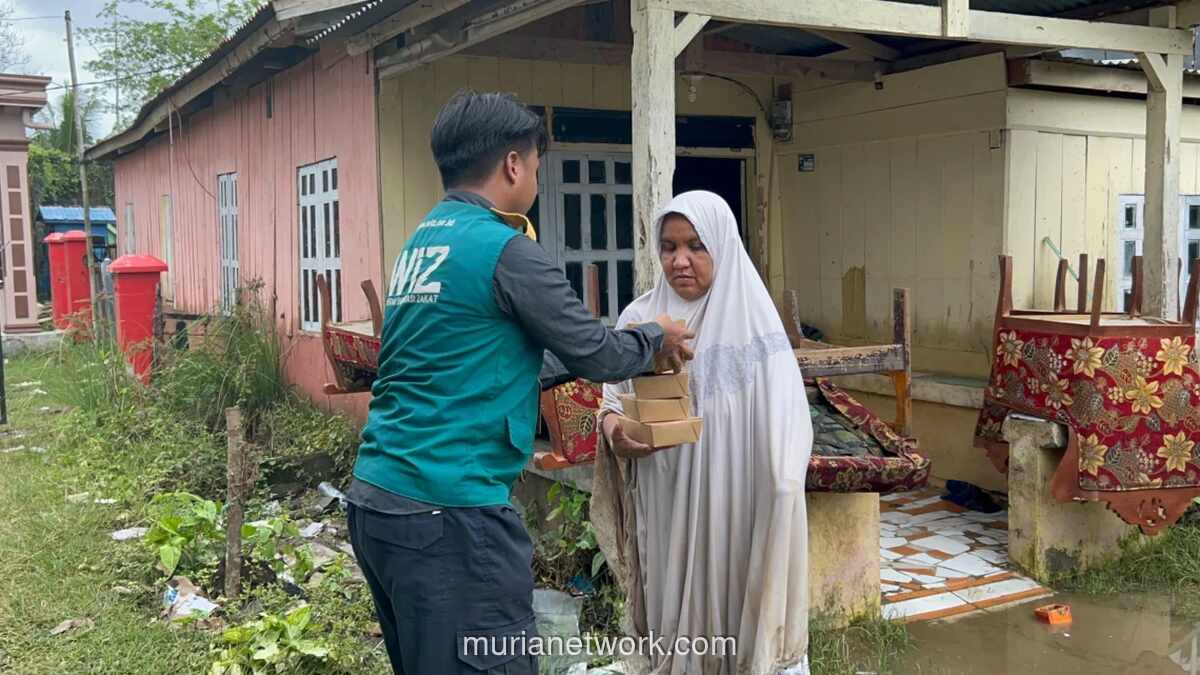 LAZ WIZ Bone Salurkan Makanan Siap Saji untuk Warga Terdampak Banjir