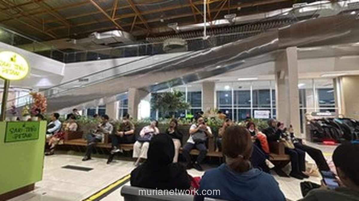 Gangguan KRL Duri-Tangerang, Penumpang Pilih Kereta Bandara Demi Hindari Kepadatan Ekstrem