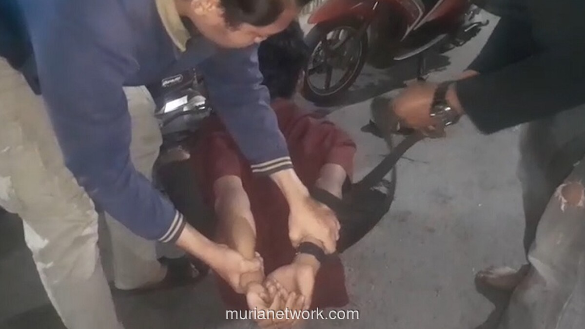 Polisi Bergulat dengan Dua Anggota Geng Motor di Makassar, Sita Busur Panah dan Pisau Dapur