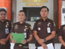 Kejari Rohil Tahan Dua Pejabat Disdikbud Tersangka Korupsi TPP Guru PPPK Rp1,47 Miliar