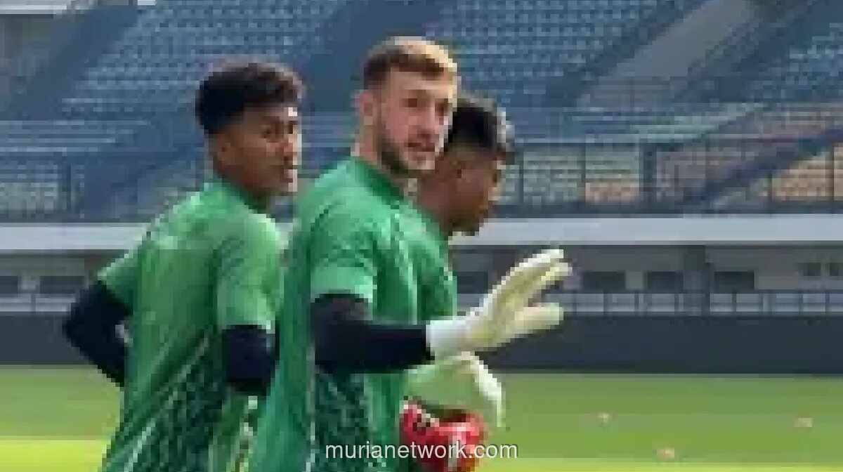 Persib Bandung Resmi Lepas Adam Przybek, Kiper yang Hanya Main Sekali Sepanjang Musim