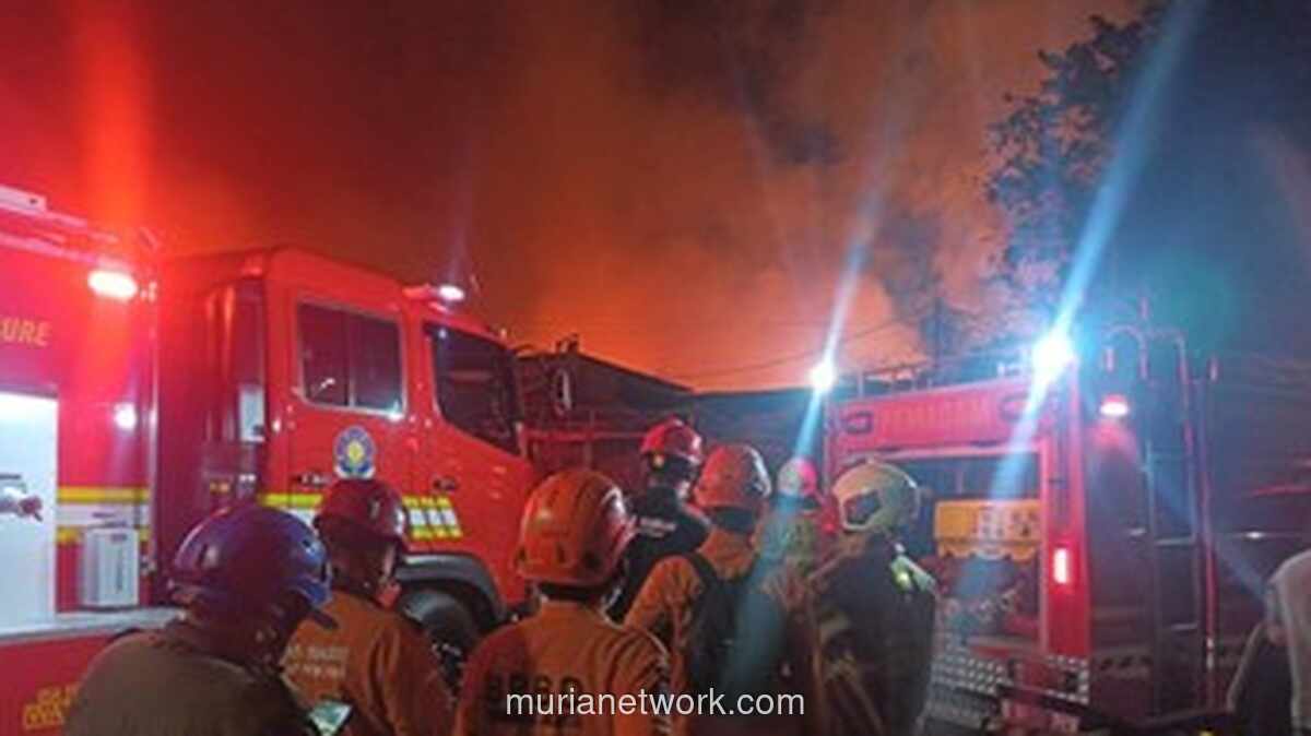 165 Personel dan 35 Unit Damkar Dikerahkan Padamkan Kebakaran di Kemayoran, Api Mulai Terkendali