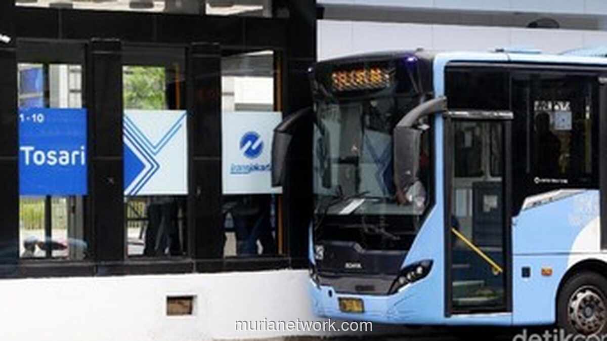 Transjakarta Alihkan Sejumlah Rute Akibat Demo Mahasiswa di Bundaran HI