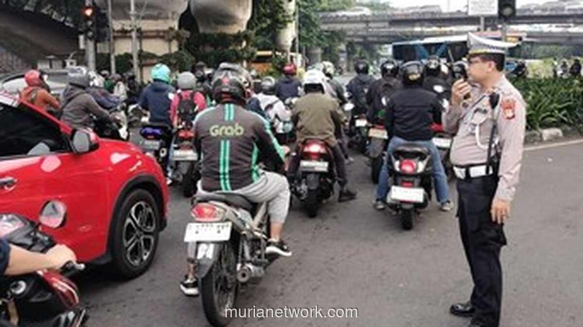 Kecelakaan di Cawang Pagi Ini Picu Kemacetan Panjang dan Tunda Puluhan Rute Transjakarta