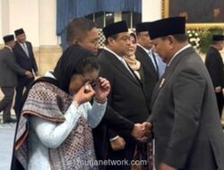 Pelantikan Tiga Pimpinan Badan Gizi Nasional, Kepala BGN Nanik Deyang Menangis Haru di Istana