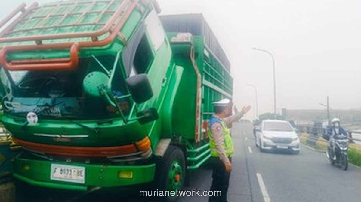 Truk Mogok di Flyover Ciputat Akibat Gangguan Rem, Polisi Turun Tangan
