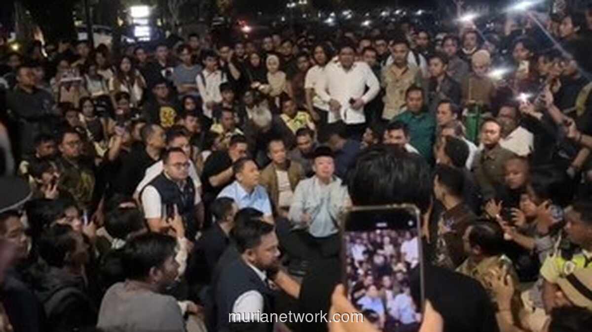 Ratusan Mahasiswa UGM Geruduk Diskusi Tiga Pejabat Negara, Aksi Kejar-Kejaran Warnai Protes