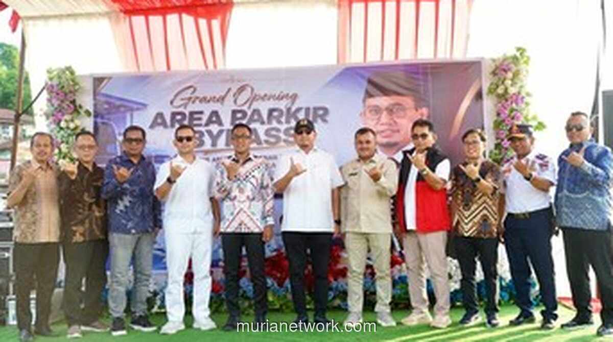 Wakil Ketua Komisi VI DPR Resmikan Area Parkir Truk Bypass Pelabuhan Teluk Bayur untuk Atasi Kemacetan