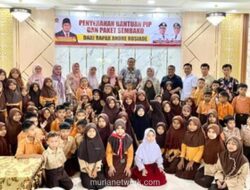 97 Murid SD di Kota Pariaman Terima Beasiswa PIP dan Paket Sembako dari Andre Rosiade