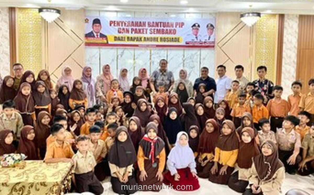 97 Murid SD di Kota Pariaman Terima Beasiswa PIP dan Paket Sembako dari Andre Rosiade