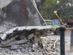 Trotoar Jalan Ambon Bandung Dijadikan Garasi, Satpol PP Lakukan Pembongkaran Paksa Usai Viral