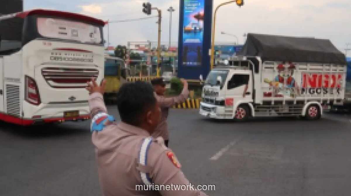 Antrean Kendaraan di Pelabuhan Ketapang Berangsur Terurai, ASDP Terus Percepat Penanganan