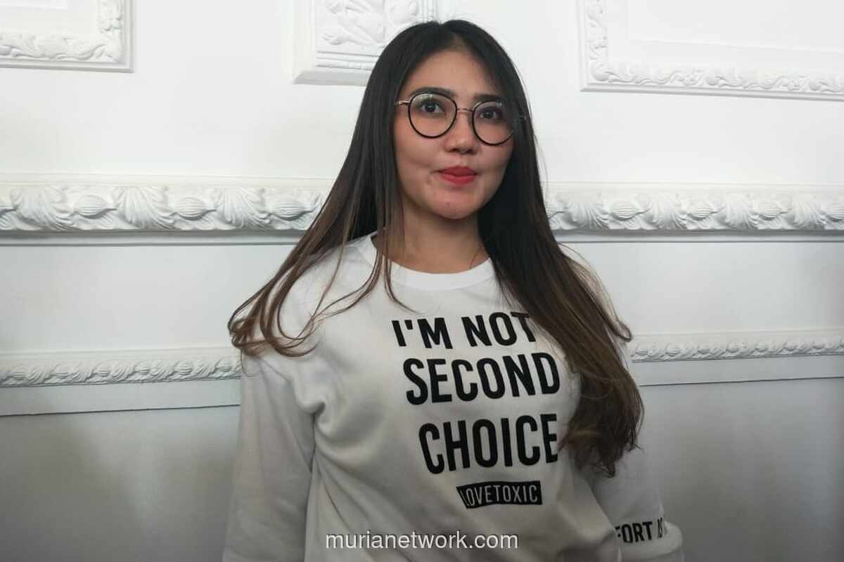 Via Vallen Jatuh di Tangga Saat Gendong Bayi, Sang Anak Aman