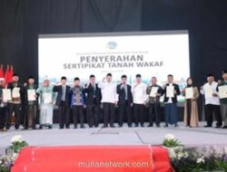 Menteri Nusron Serahkan 1.032 Sertifikat Tanah Wakaf dan Hak Milik, Targetkan Sertifikasi Tuntas 2028