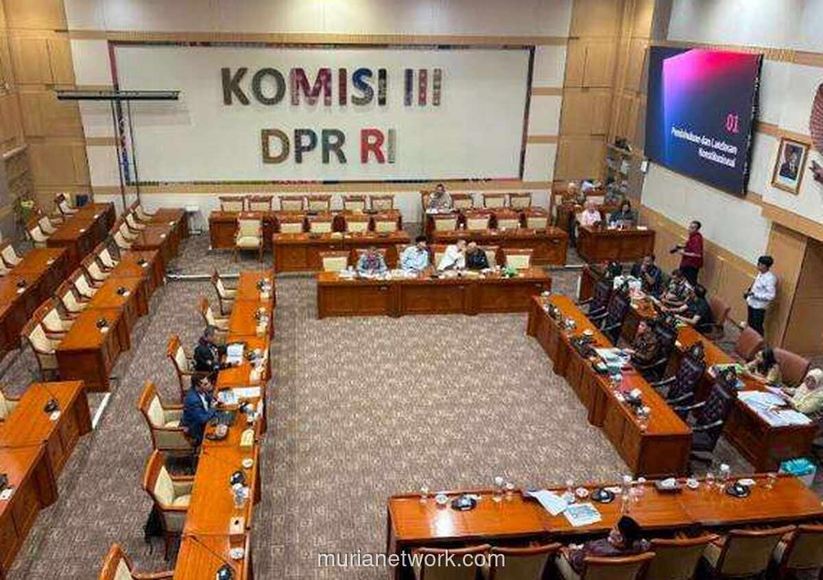 Komisi III DPR Soroti Aturan Etika Anggota Polri Aktif yang Bergabung dengan Ormas