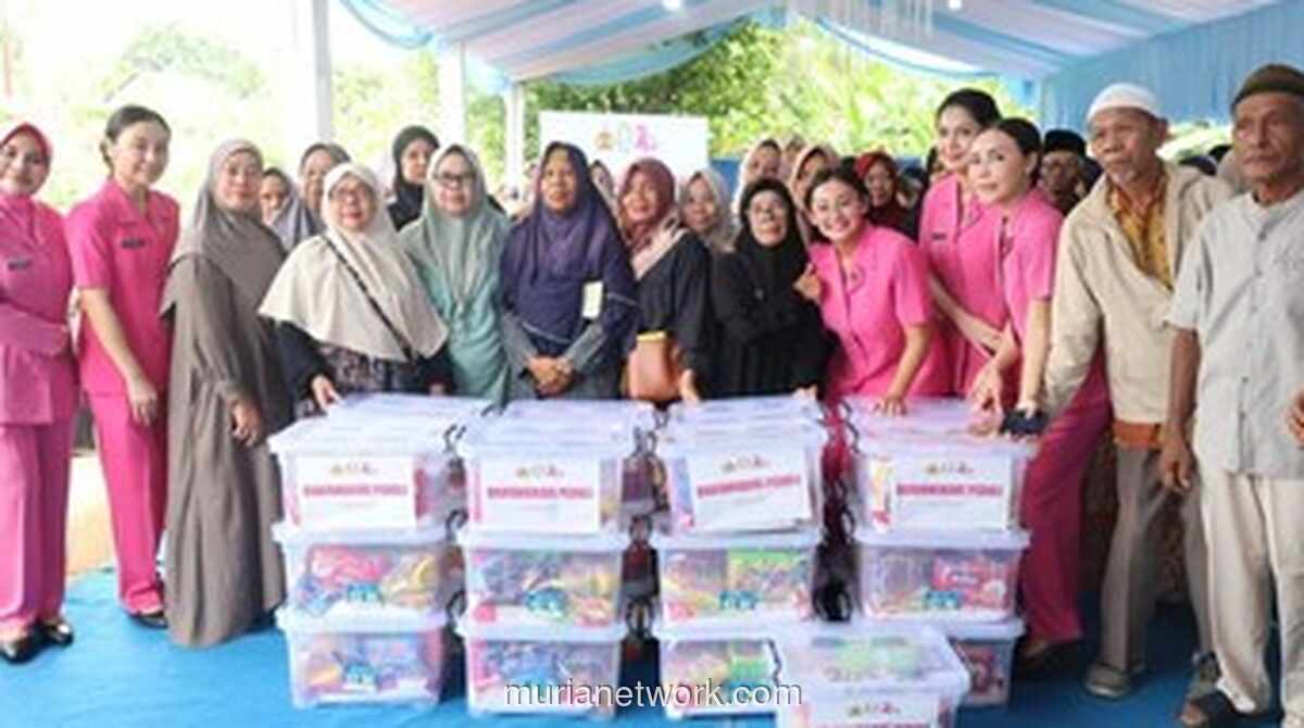 Bhayangkari Polda Metro Jaya Bagikan Ratusan Paket Sembako ke Warga Bojongsari Sambut Hari Bhayangkara ke-80