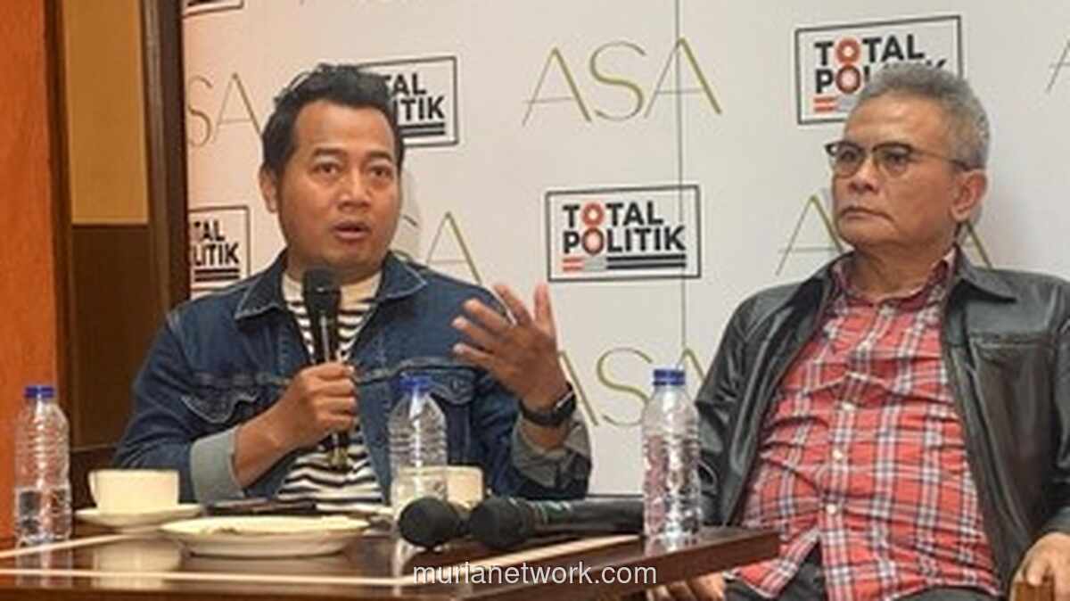 Penyematan Jaket PSI ke Jokowi Dinilai Sekadar Formalitas Perpisahan dengan PDIP