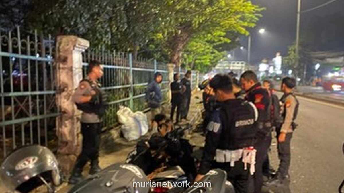 Patroli Brimob Bubarkan Tawuran di Kramat Jati, Empat Remaja Diamankan dan Dua Celurit Disita