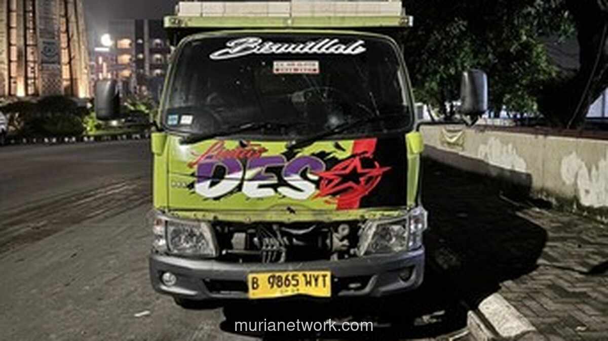 Brimob Amankan Sopir Truk Usai Kecelakaan di Pamulang, Tiga Orang Luka-luka