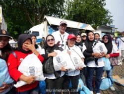 BULOG Bagikan 350.000 Paket Sembako untuk Buruh di Perayaan May Day 2026 Monas