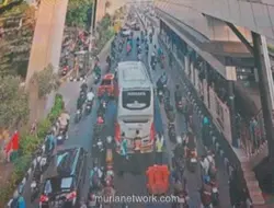 Bus Gangguan Mesin di Gatot Subroto, Lalin Macet