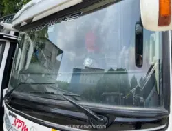 Bus Pariwisata Mogok di Depan Halte TransJakarta Cawang, Macet ke Semanggi