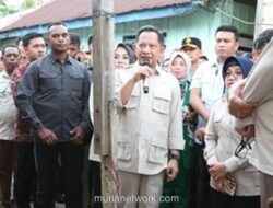 Mendagri Tito Tinjau Langsung Bantuan Perbaikan Rumah Warga di Tambora Jakarta Barat