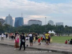 Warga Padati Monas untuk Olahraga Usai CFD Ditiadakan karena Acara Maraton