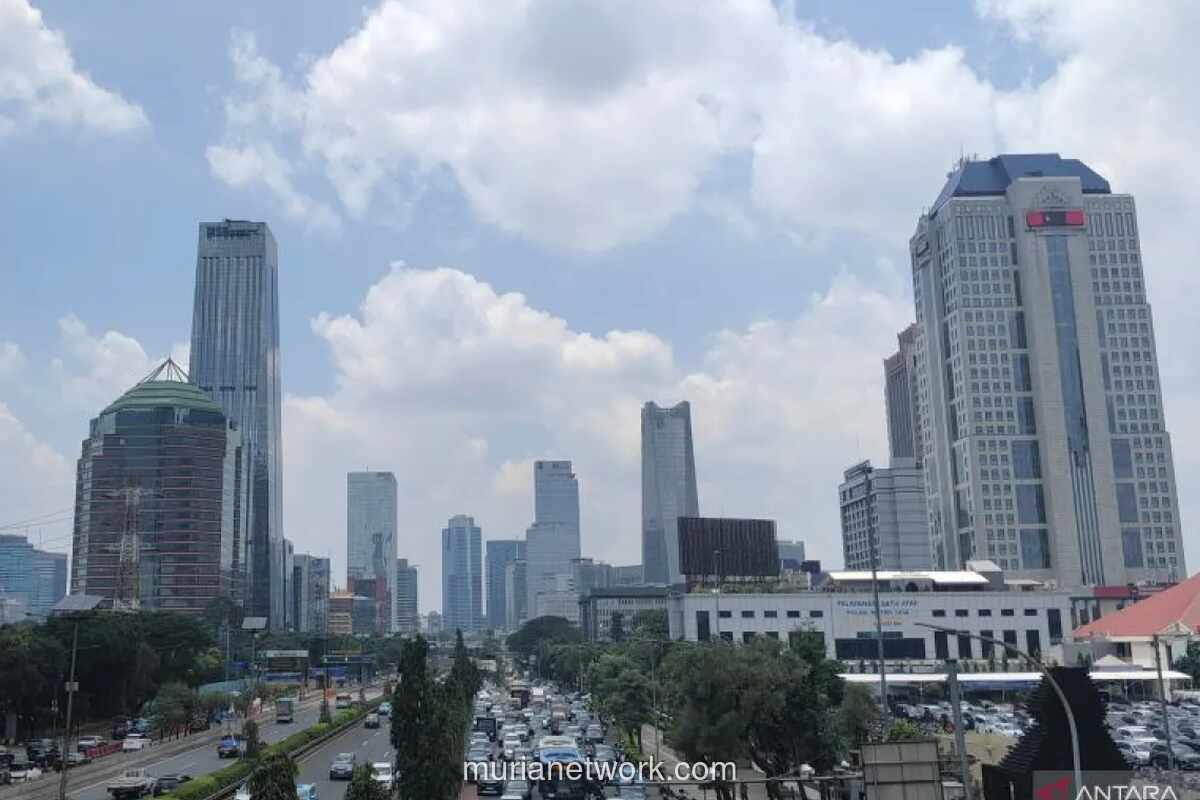 BMKG: Seluruh Wilayah Jakarta Cerah Berawan pada Jumat, Suhu Mencapai 34 Derajat Celcius