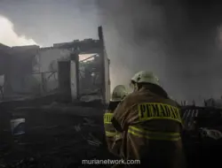 Tiga Bocah Terjebak Kebakaran di Palembang saat Orangtua Bekerja, Dievakuasi dengan Luka Bakar