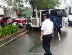 Sudut Pandang: Penertiban Parkir Liar di Jalan Senopati dan Gunawarman, Sudin Hubung Jaksel Derek Mobil Mewah hingga Cabut Pentil Motor