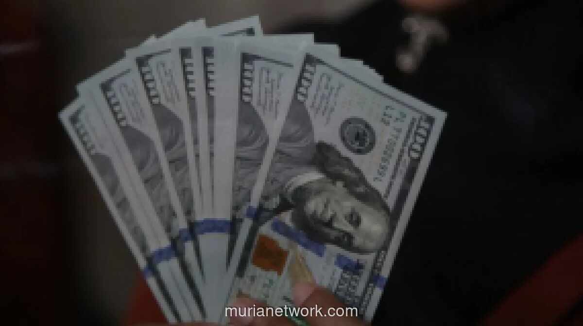 Dolar AS Melemah di Sesi Kedua, Namun Tetap di Jalur Kenaikan Mingguan Didorong Ekspektasi Suku Bunga The Fed